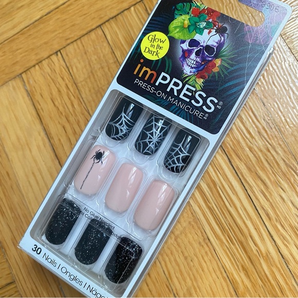 Kiss imPRESS Glow in the Dark Press On Gels Nails - Picture 2 of 3